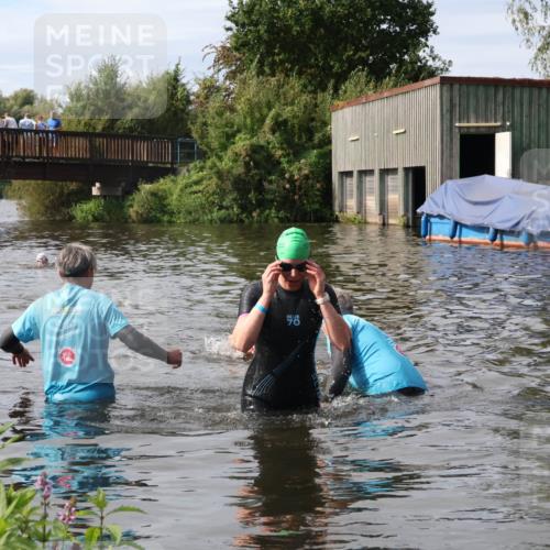 31.08.2025 - Elbe Triathlon Hamburg Luisa Fischer http://msf.ph/oto/8686497 31.08.2025 10:46:06 Schwimmen 1397, 1490 meine-sportfotos.de