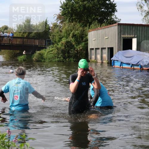 31.08.2025 - Elbe Triathlon Hamburg Luisa Fischer http://msf.ph/oto/8686498 31.08.2025 10:46:06 Schwimmen 1397, 1490 meine-sportfotos.de