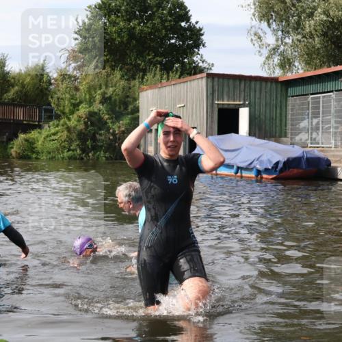 31.08.2025 - Elbe Triathlon Hamburg Luisa Fischer http://msf.ph/oto/8686504 31.08.2025 10:46:07 Schwimmen 1397, 1490 meine-sportfotos.de