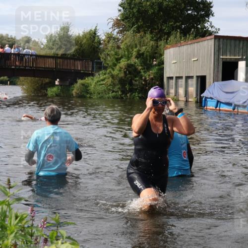 31.08.2025 - Elbe Triathlon Hamburg Luisa Fischer http://msf.ph/oto/8686514 31.08.2025 10:46:11 Schwimmen 1397, 1426, 1490 meine-sportfotos.de