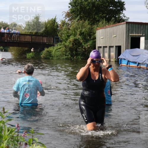 31.08.2025 - Elbe Triathlon Hamburg Luisa Fischer http://msf.ph/oto/8686516 31.08.2025 10:46:11 Schwimmen 1397, 1426, 1490 meine-sportfotos.de