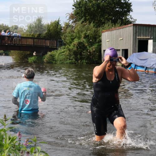 31.08.2025 - Elbe Triathlon Hamburg Luisa Fischer http://msf.ph/oto/8686518 31.08.2025 10:46:11 Schwimmen 1397, 1426, 1490 meine-sportfotos.de