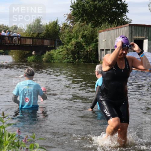 31.08.2025 - Elbe Triathlon Hamburg Luisa Fischer http://msf.ph/oto/8686520 31.08.2025 10:46:12 Schwimmen 1397, 1426, 1490 meine-sportfotos.de