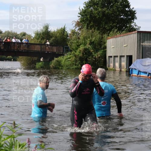 31.08.2025 - Elbe Triathlon Hamburg Luisa Fischer http://msf.ph/oto/8686527 31.08.2025 10:46:17 Schwimmen 1426, 1490 meine-sportfotos.de