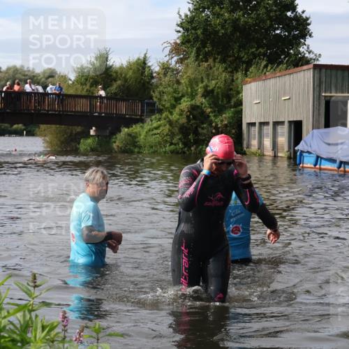 31.08.2025 - Elbe Triathlon Hamburg Luisa Fischer http://msf.ph/oto/8686529 31.08.2025 10:46:18 Schwimmen 1426, 1490 meine-sportfotos.de