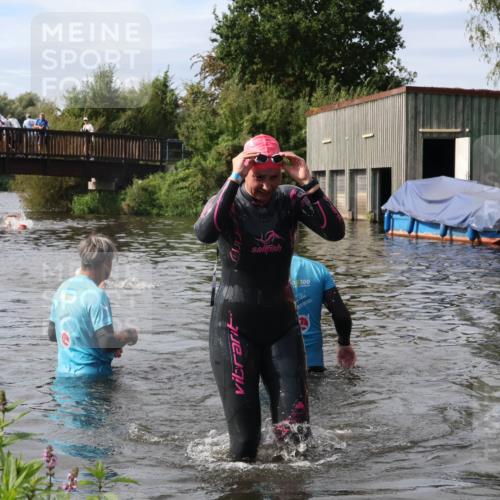 31.08.2025 - Elbe Triathlon Hamburg Luisa Fischer http://msf.ph/oto/8686532 31.08.2025 10:46:18 Schwimmen 1426, 1490 meine-sportfotos.de