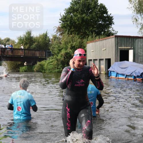 31.08.2025 - Elbe Triathlon Hamburg Luisa Fischer http://msf.ph/oto/8686534 31.08.2025 10:46:19 Schwimmen 1426, 1490 meine-sportfotos.de