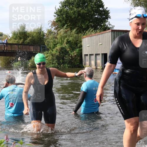 31.08.2025 - Elbe Triathlon Hamburg Luisa Fischer http://msf.ph/oto/8686552 31.08.2025 10:46:36 Schwimmen 1385, 1417, 1607 meine-sportfotos.de