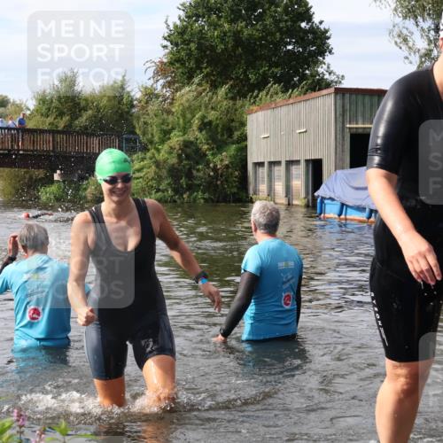 31.08.2025 - Elbe Triathlon Hamburg Luisa Fischer http://msf.ph/oto/8686555 31.08.2025 10:46:36 Schwimmen 1385, 1417, 1607 meine-sportfotos.de