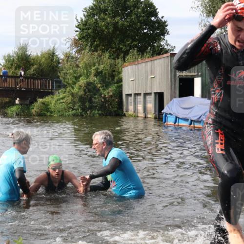 31.08.2025 - Elbe Triathlon Hamburg Luisa Fischer http://msf.ph/oto/8686567 31.08.2025 10:46:45 Schwimmen 1603, 1607 meine-sportfotos.de