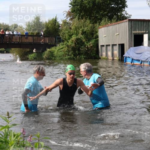 31.08.2025 - Elbe Triathlon Hamburg Luisa Fischer http://msf.ph/oto/8686572 31.08.2025 10:46:46 Schwimmen 1603, 1607 meine-sportfotos.de