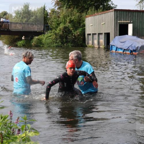 31.08.2025 - Elbe Triathlon Hamburg Luisa Fischer http://msf.ph/oto/8686582 31.08.2025 10:46:58 Schwimmen 1614 meine-sportfotos.de