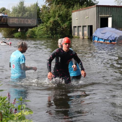 31.08.2025 - Elbe Triathlon Hamburg Luisa Fischer http://msf.ph/oto/8686584 31.08.2025 10:46:59 Schwimmen 1614 meine-sportfotos.de