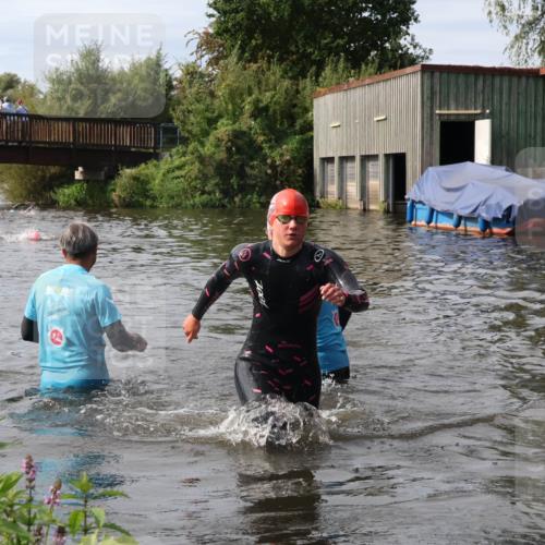 31.08.2025 - Elbe Triathlon Hamburg Luisa Fischer http://msf.ph/oto/8686585 31.08.2025 10:46:59 Schwimmen 1614 meine-sportfotos.de