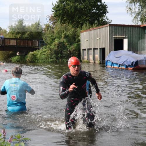 31.08.2025 - Elbe Triathlon Hamburg Luisa Fischer http://msf.ph/oto/8686587 31.08.2025 10:46:59 Schwimmen 1614 meine-sportfotos.de