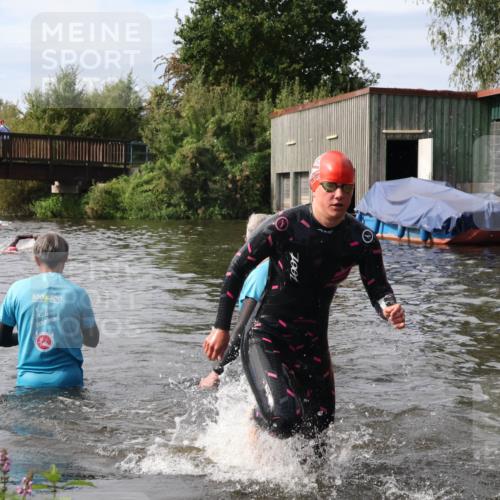 31.08.2025 - Elbe Triathlon Hamburg Luisa Fischer http://msf.ph/oto/8686588 31.08.2025 10:47:00 Schwimmen 1614 meine-sportfotos.de