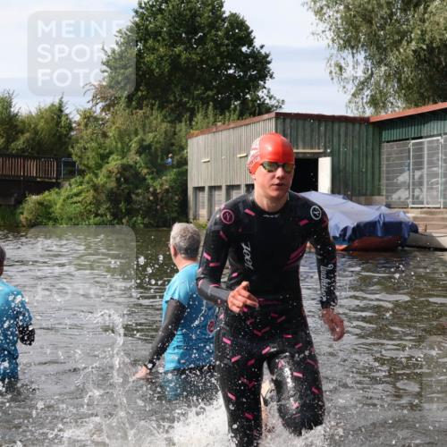 31.08.2025 - Elbe Triathlon Hamburg Luisa Fischer http://msf.ph/oto/8686590 31.08.2025 10:47:00 Schwimmen 1614 meine-sportfotos.de