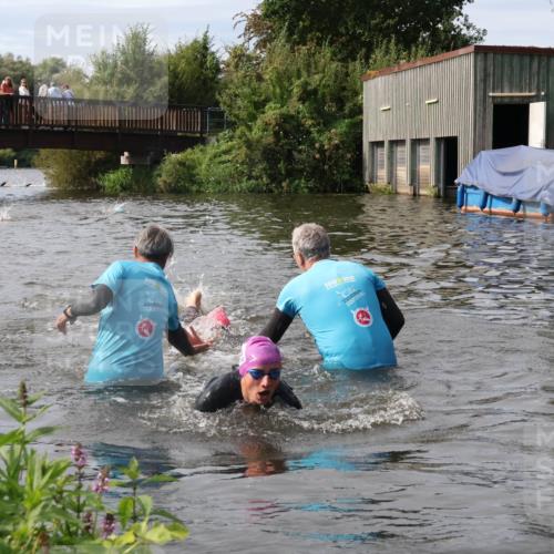 31.08.2025 - Elbe Triathlon Hamburg Luisa Fischer http://msf.ph/oto/8686599 31.08.2025 10:47:14 Schwimmen 1599, 1600 meine-sportfotos.de