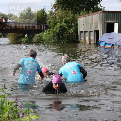 31.08.2025 - Elbe Triathlon Hamburg Luisa Fischer http://msf.ph/oto/8686600 31.08.2025 10:47:14 Schwimmen 1599, 1600 meine-sportfotos.de