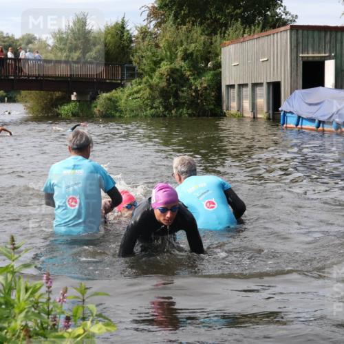 31.08.2025 - Elbe Triathlon Hamburg Luisa Fischer http://msf.ph/oto/8686601 31.08.2025 10:47:14 Schwimmen 1599, 1600 meine-sportfotos.de