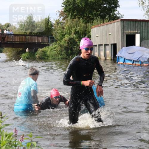 31.08.2025 - Elbe Triathlon Hamburg Luisa Fischer http://msf.ph/oto/8686606 31.08.2025 10:47:15 Schwimmen 1599, 1600 meine-sportfotos.de