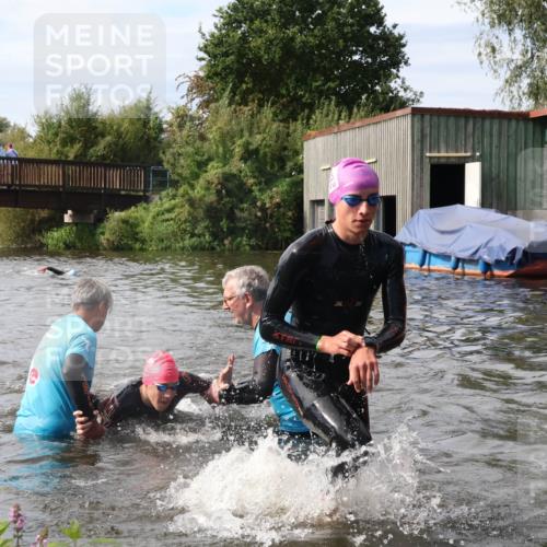 31.08.2025 - Elbe Triathlon Hamburg Luisa Fischer http://msf.ph/oto/8686607 31.08.2025 10:47:15 Schwimmen 1599, 1600 meine-sportfotos.de