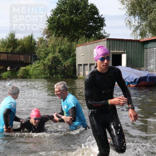 31.08.2025 - Elbe Triathlon Hamburg Luisa Fischer http://msf.ph/oto/8686609 31.08.2025 10:47:16 Schwimmen 1599, 1600 meine-sportfotos.de