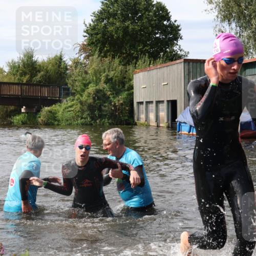 31.08.2025 - Elbe Triathlon Hamburg Luisa Fischer http://msf.ph/oto/8686611 31.08.2025 10:47:16 Schwimmen 1599, 1600 meine-sportfotos.de