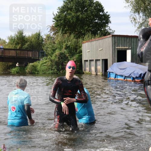 31.08.2025 - Elbe Triathlon Hamburg Luisa Fischer http://msf.ph/oto/8686613 31.08.2025 10:47:16 Schwimmen 1599, 1600 meine-sportfotos.de