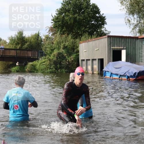 31.08.2025 - Elbe Triathlon Hamburg Luisa Fischer http://msf.ph/oto/8686614 31.08.2025 10:47:17 Schwimmen 1599, 1600 meine-sportfotos.de