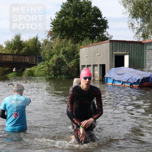 31.08.2025 - Elbe Triathlon Hamburg Luisa Fischer http://msf.ph/oto/8686615 31.08.2025 10:47:17 Schwimmen 1599, 1600 meine-sportfotos.de