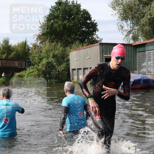 31.08.2025 - Elbe Triathlon Hamburg Luisa Fischer http://msf.ph/oto/8686620 31.08.2025 10:47:18 Schwimmen 1599, 1600 meine-sportfotos.de