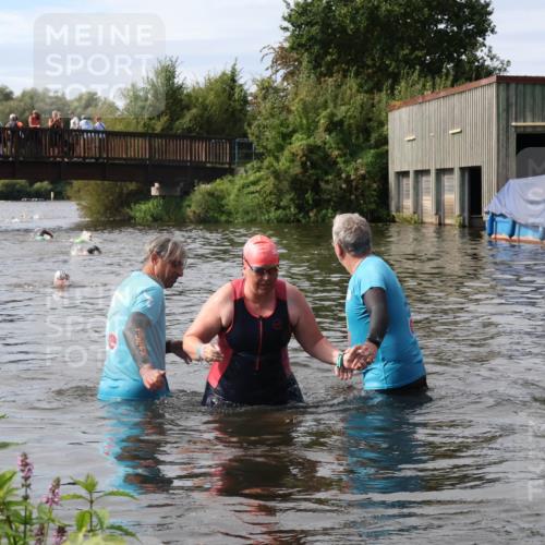 31.08.2025 - Elbe Triathlon Hamburg Luisa Fischer http://msf.ph/oto/8686666 31.08.2025 10:47:49 Schwimmen 1456 meine-sportfotos.de