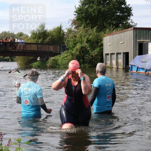 31.08.2025 - Elbe Triathlon Hamburg Luisa Fischer http://msf.ph/oto/8686677 31.08.2025 10:47:51 Schwimmen 1456 meine-sportfotos.de
