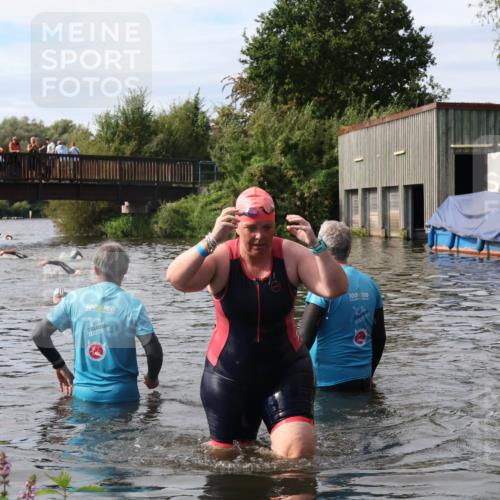 31.08.2025 - Elbe Triathlon Hamburg Luisa Fischer http://msf.ph/oto/8686681 31.08.2025 10:47:52 Schwimmen 1456 meine-sportfotos.de