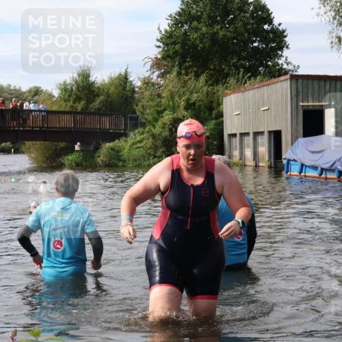 31.08.2025 - Elbe Triathlon Hamburg Luisa Fischer http://msf.ph/oto/8686682 31.08.2025 10:47:52 Schwimmen 1456 meine-sportfotos.de