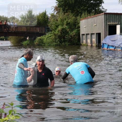 31.08.2025 - Elbe Triathlon Hamburg Luisa Fischer http://msf.ph/oto/8686685 31.08.2025 10:48:08 Schwimmen 1464, 1523, 1615 meine-sportfotos.de