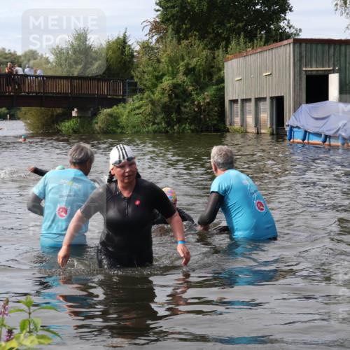 31.08.2025 - Elbe Triathlon Hamburg Luisa Fischer http://msf.ph/oto/8686689 31.08.2025 10:48:09 Schwimmen 1464, 1523, 1615 meine-sportfotos.de