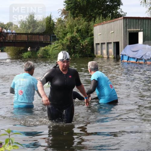 31.08.2025 - Elbe Triathlon Hamburg Luisa Fischer http://msf.ph/oto/8686692 31.08.2025 10:48:09 Schwimmen 1464, 1523, 1615 meine-sportfotos.de