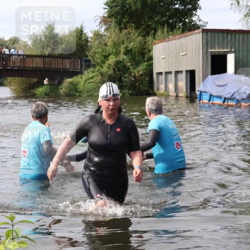 31.08.2025 - Elbe Triathlon Hamburg Luisa Fischer http://msf.ph/oto/8686695 31.08.2025 10:48:10 Schwimmen 1464, 1523, 1615 meine-sportfotos.de
