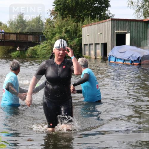 31.08.2025 - Elbe Triathlon Hamburg Luisa Fischer http://msf.ph/oto/8686697 31.08.2025 10:48:10 Schwimmen 1464, 1523, 1615 meine-sportfotos.de