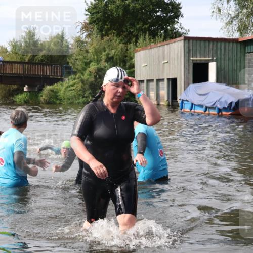31.08.2025 - Elbe Triathlon Hamburg Luisa Fischer http://msf.ph/oto/8686700 31.08.2025 10:48:10 Schwimmen 1464, 1523, 1615 meine-sportfotos.de