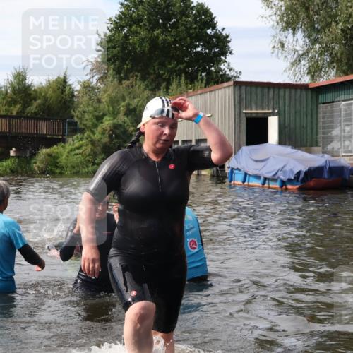 31.08.2025 - Elbe Triathlon Hamburg Luisa Fischer http://msf.ph/oto/8686702 31.08.2025 10:48:11 Schwimmen 1464, 1523, 1615 meine-sportfotos.de