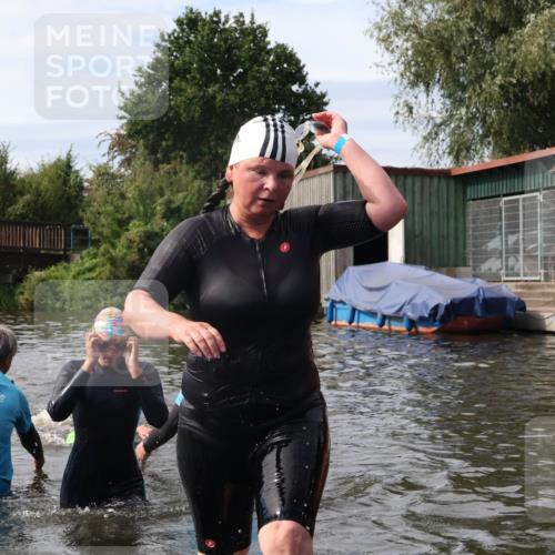 31.08.2025 - Elbe Triathlon Hamburg Luisa Fischer http://msf.ph/oto/8686705 31.08.2025 10:48:11 Schwimmen 1464, 1523, 1615 meine-sportfotos.de
