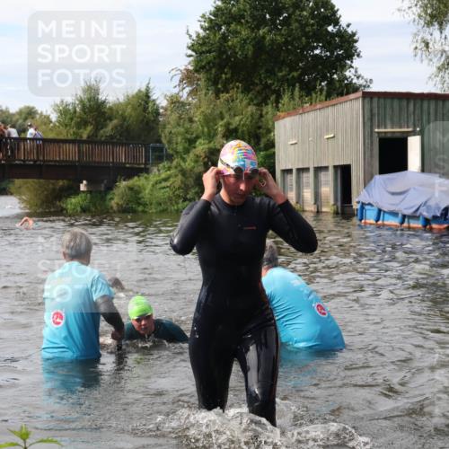 31.08.2025 - Elbe Triathlon Hamburg Luisa Fischer http://msf.ph/oto/8686709 31.08.2025 10:48:13 Schwimmen 1464, 1523, 1575, 1615 meine-sportfotos.de