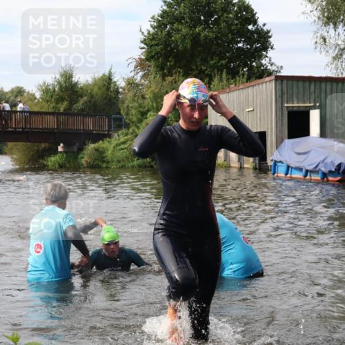 31.08.2025 - Elbe Triathlon Hamburg Luisa Fischer http://msf.ph/oto/8686711 31.08.2025 10:48:13 Schwimmen 1464, 1523, 1575, 1615 meine-sportfotos.de