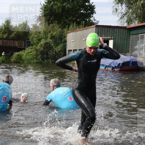 31.08.2025 - Elbe Triathlon Hamburg Luisa Fischer http://msf.ph/oto/8686718 31.08.2025 10:48:16 Schwimmen 1464, 1523, 1575, 1615 meine-sportfotos.de