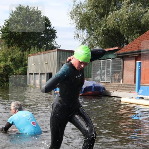 31.08.2025 - Elbe Triathlon Hamburg Luisa Fischer http://msf.ph/oto/8686719 31.08.2025 10:48:17 Schwimmen 1464, 1523, 1575, 1615 meine-sportfotos.de