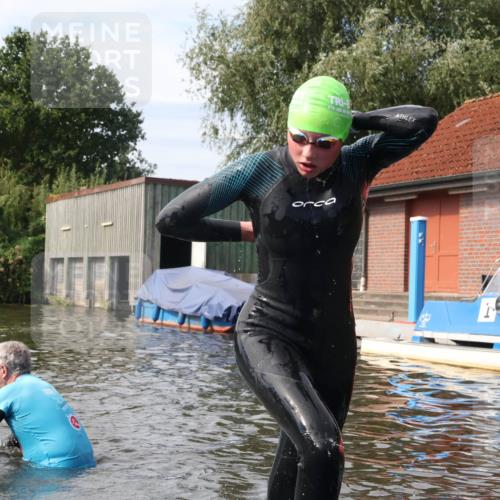 31.08.2025 - Elbe Triathlon Hamburg Luisa Fischer http://msf.ph/oto/8686722 31.08.2025 10:48:17 Schwimmen 1464, 1523, 1575, 1615 meine-sportfotos.de