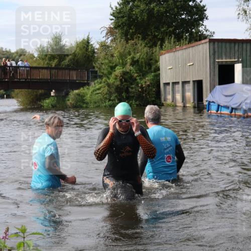 31.08.2025 - Elbe Triathlon Hamburg Luisa Fischer http://msf.ph/oto/8686727 31.08.2025 10:48:19 Schwimmen 1523, 1575, 1615 meine-sportfotos.de